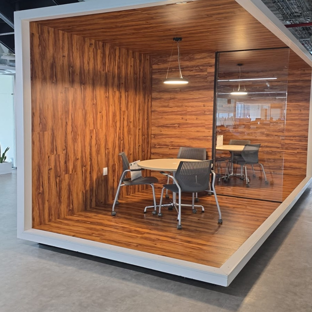 Oficina modular con revestimiento PVC para paredes interiores y piso