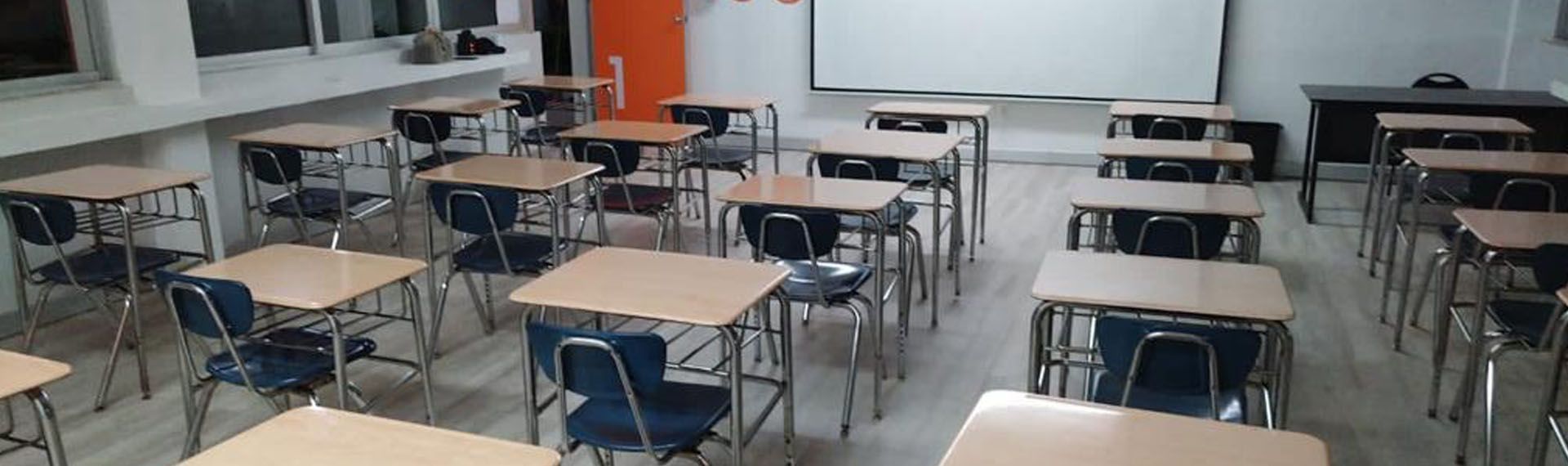 ¿Cómo influye el piso y la decoración en el aprendizaje en escuelas?