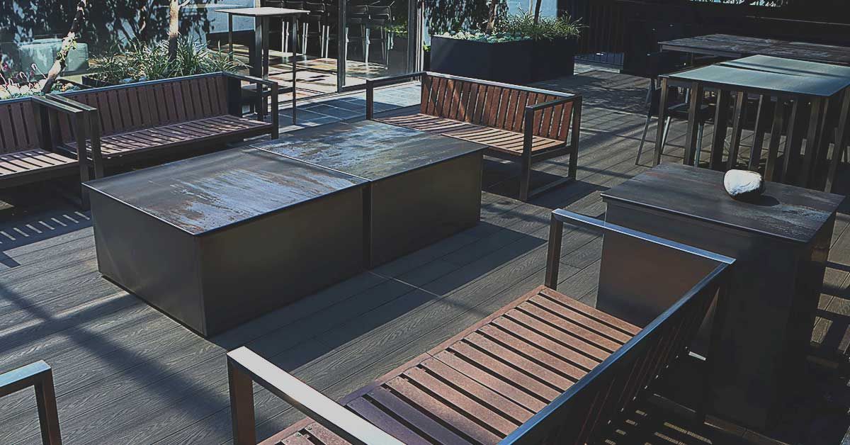 Otra terraza con deck sintético de Lalur